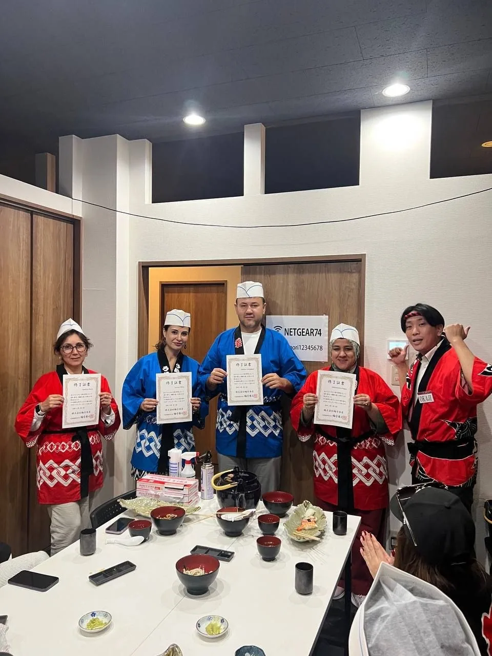 Japan Camp ishtirokchilari sushi mahorat darsida